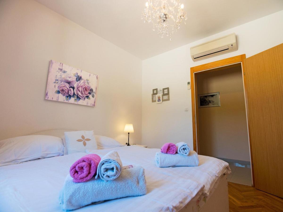 M. De Dominisa 5 Apartment