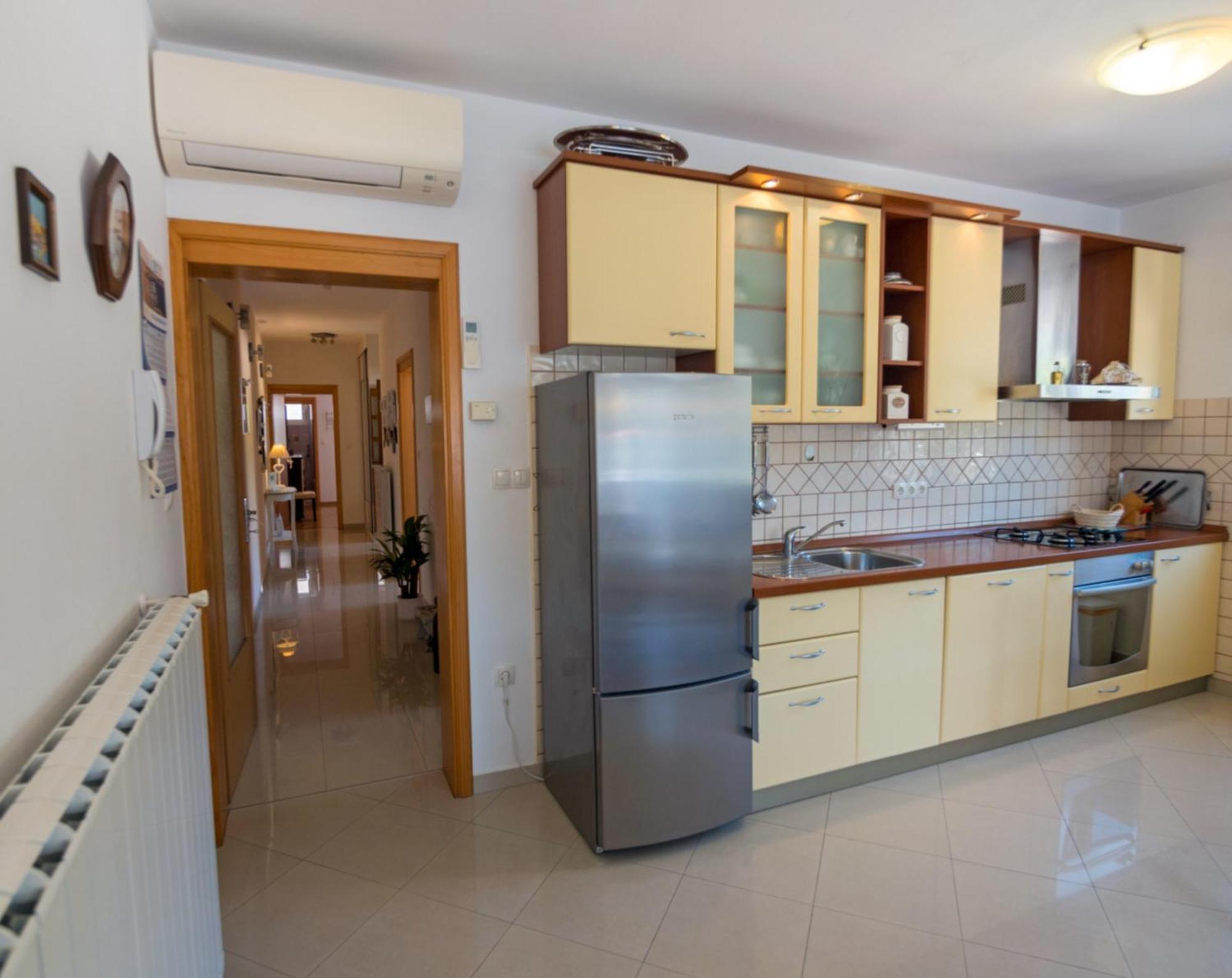 M. De Dominisa 5 Apartment